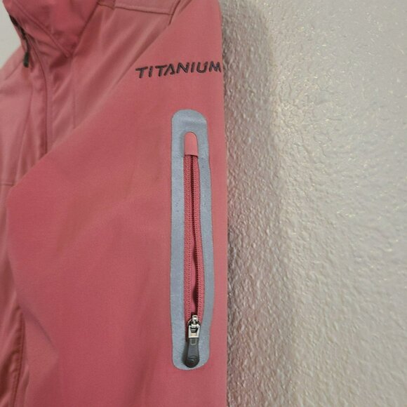 Columbia Light weight jacket pink size M Pre own in good condition - Picture 4 of 8
